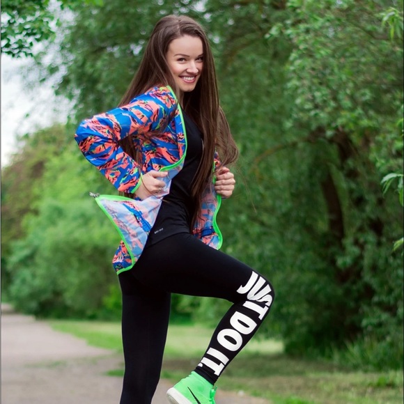 Nike Women's Packable Camouflage Trail Running Jacket - Picture 2 of 13